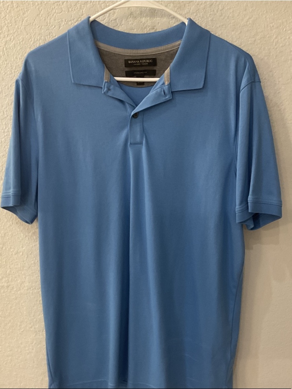 Banana Republic Men’s Light Blue Polo Shirt standard fit
